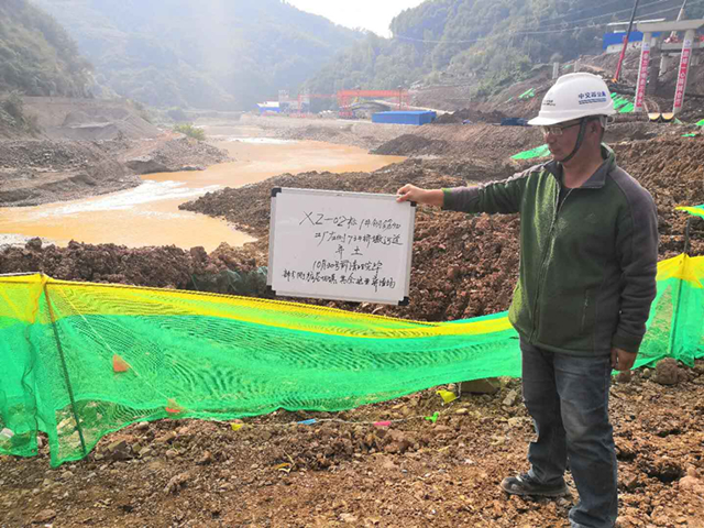 省级高速公路古镇线西乡至镇巴公路工程进行违规堆放专项检查(图2)