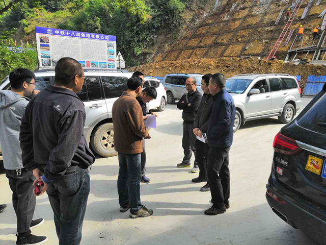 省级高速公路古镇线西乡至镇巴公路工程进行违规堆放专项检查(图1)