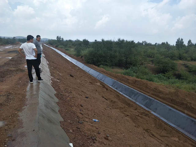 新建靖边至神木集运铁路工程对重大弃土（渣）场水保措施整改落实情况进行复核检查(图1)