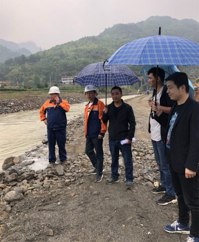 国家高速公路安来线（G6911）平利至镇坪（陕渝界）公路项目进行环水保巡视检查(图2)