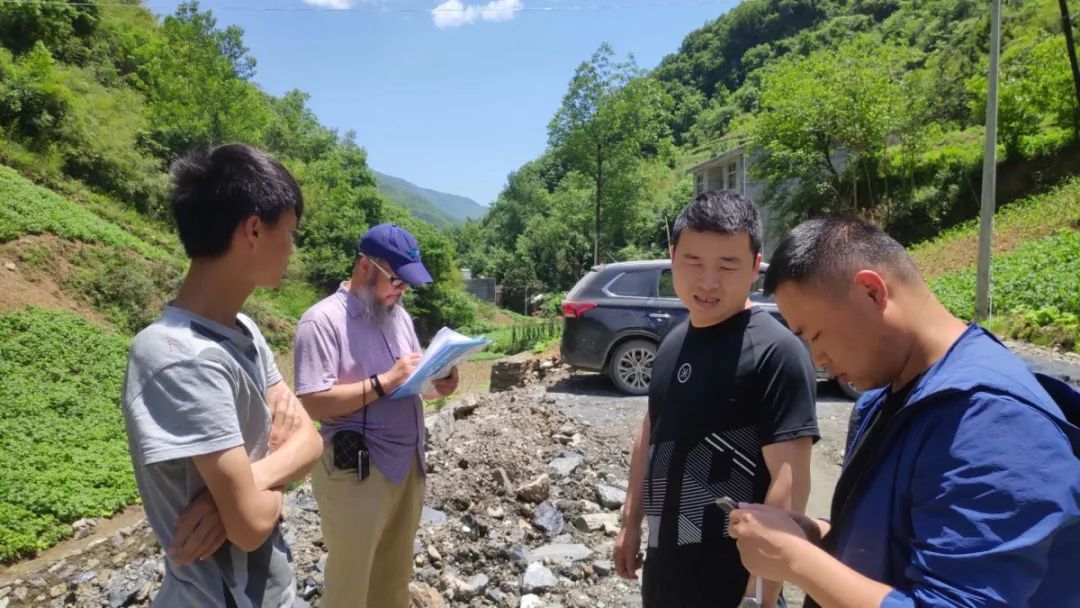 平镇高速项目进行水土保持现场勘察(图1)