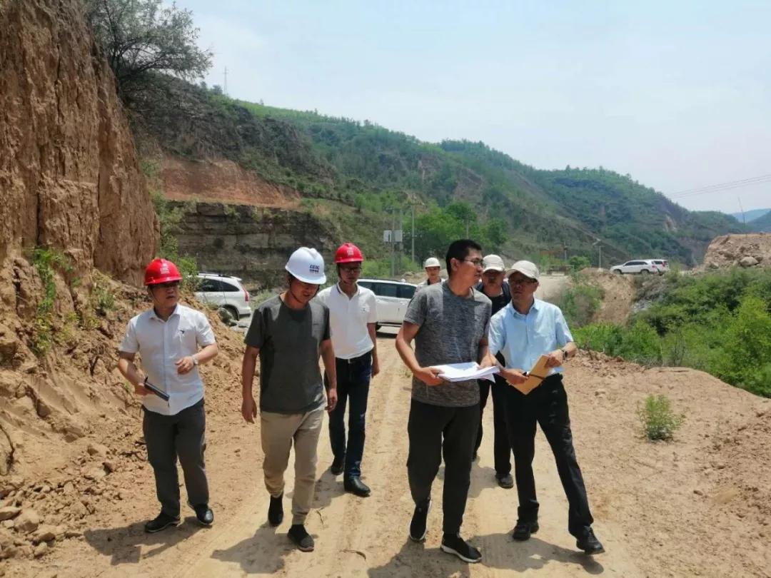 延黄高速开展弃土场整治情况检查(图1) 延黄高速开展弃土场整治情况检查(图1)